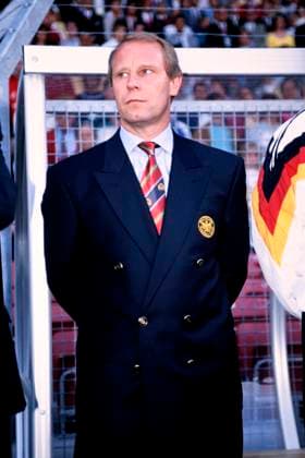 VOGTS Berti Trainer Team Deutschland UEFA Fussball Europameisterschaften 1992 Schweden Vorrundenspiel Deutschland - Schottland 2 : 0 am 15 .Juni 1992 in Norrkoeping *** VOGTS Berti Coach Team Germany UEFA European Football Championship 1992 Sweden Preliminary round match Germany Scotland 2 0 on June 15, 1992 in Norrkoeping Copyright: xLacixPerenyix