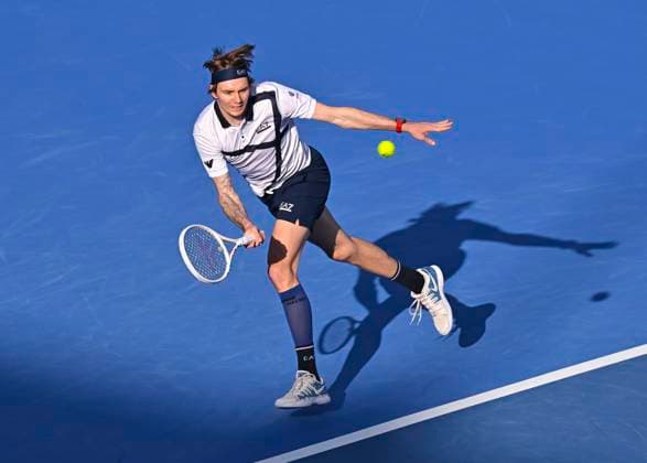 ATP, Tennis Herren Qatar Exxonmobil Open Tennis Tournament 2024 Alexander Bublik from Kazakhstan is playing in his quarterfinal singles match against Alexei Popyrin of Australia at the ATP Qatar ExxonMobil Open tennis tournament at the Khalifa International Tennis Complex in Doha, Qatar, on February 22, 2024. DOHA Qatar  Copyright: xNoushadxThekkayilx originalFilename:varittyakkal-atpqatar240222_npwlY.jpg