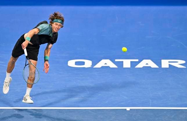 ATP, Tennis Herren Qatar Exxonmobil Open Tennis Tournament 2024 Andrey Rublev is playing in his quarterfinal singles match against Jakub Mensik of the Czech Republic at the ATP Qatar ExxonMobil Open tennis tournament at the Khalifa International Tennis Complex in Doha, Qatar, on February 22, 2024. DOHA Qatar  Copyright: xNoushadxThekkayilx originalFilename:varittyakkal-atpqatar240222_npus1.jpg