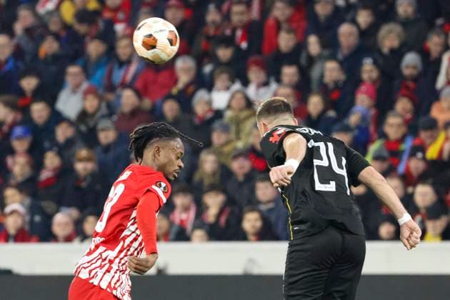 Jordy Makengo SC Freiburg, 33 and Jonathan Gradit RC Lens, 24 in a header duel , Soccer, UEFA Europa League, Play off 2 match, 2023 2024, SC Freiburg vs RC Lens, 22 02 2024, Europa Park Stadion , Freiburg im Breisgau, Germany Freiburg im Breisgau Europa Park Stadion Baden Wuerttemberg Germany Copyright: xGrantxHubbsx