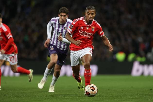 Toulouse Stadium de Toulouse, 22 02 2024 UEFA Europa League Play off Toulouse FC S L Benfica v l , Stijn Spierings Toulouse FC , David Neres S L Benfica , duel, action, action, battles for the ball Copyright: JoaquimxFerreira