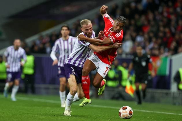 Toulouse Stadium de Toulouse, 22 02 2024 UEFA Europa League Play off Toulouse FC S L Benfica v l , Mikkel Desler Toulouse FC , David Neres S L Benfica ,duel, action, action, battles for the ball Copyright: JoaquimxFerreira