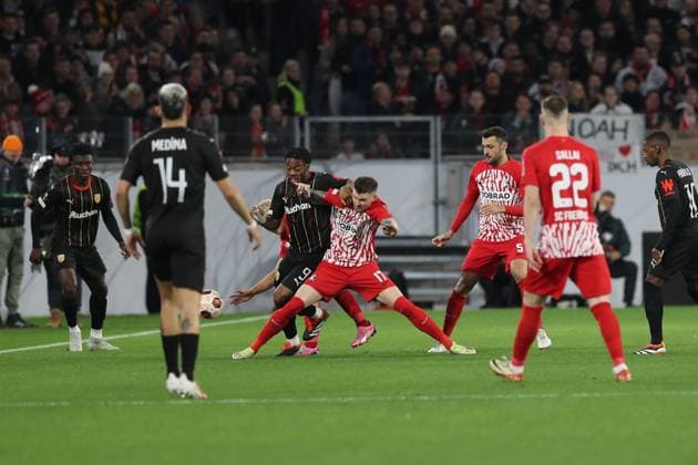 Foot Ligue Europa SC Fribourg RC Lens PHOTOPQR VOIX DU NORD COURBE ; 22 02 2024 ; NO DAM Foot Ligue Europa SC Fribourg RC Lens barrage retour Stade Europa Park, Fribourg, Allemagne le 22 02 24. PHOTO SEVERINE COURBE LA VOIX DU NORD Nord France  Copyright: xPHOTOPQR VOIXxDUxNORD MAXPPPxCOURBEx 20240222VDN0357 20240222VDN0357