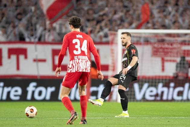 UEFA Europa League SC Freiburg RC Lens 22 02 20224 Jonathan Gradit RC Lens, 24 UEFA Europa League SC Freiburg RC Lens Europa Park Stadium, Freiburg 22 02 20224 Copyright: xBEAUTIFULxSPORTS Buriakovx
