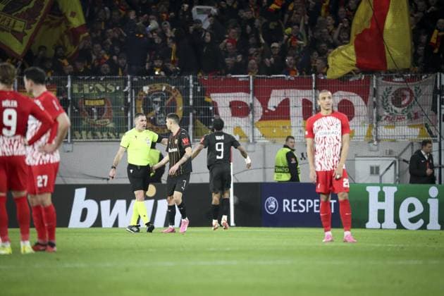 Joie des joueurs de l equipe RC Lens apres le but de WAHI ELYE 9 FOOTBALL : UEFA Europa League. SC Freibourg - RC Lens -22 02 2024 ElyxandroCegarra Panoramic 