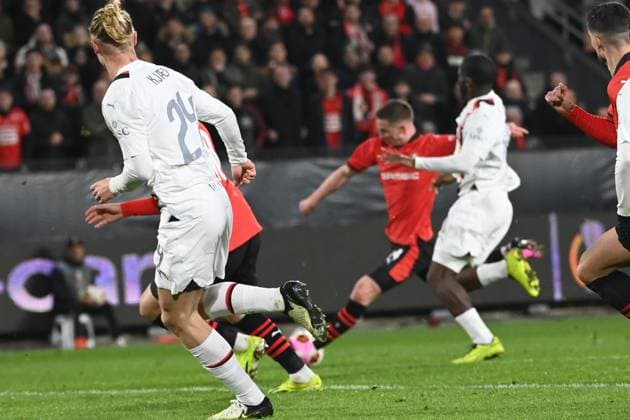 Stade Rennais - Milan AC PHOTOPQR LE TELEGRAMME NICOLAS CREACH ; ; 22 02 2024 ; Football. Rennes 35 le 22 février 2024 Stade du Roazhon Park Ligue Europa 16 ème de finale. Saison 2023-2024. Stade Rennais - Milan AC La joie des Rennais suite au but inscrit par Benjamin Bourigeaud France  Copyright: xPHOTOPQR LExTELEGRAMME MAXPPPxNICOLASxCREACHx 20240222TGB0390 20240222TGB0390