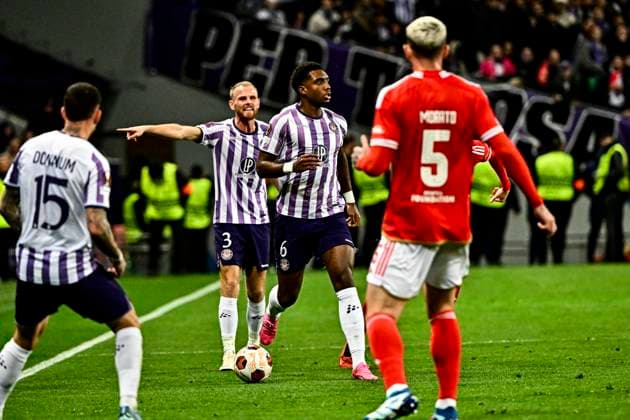 Blessure de M Desler (tfc) FOOTBALL : Toulouse vs Benfica - 16eme de Finale Match Retour Europa League - Toulouse - 22 02 2024 ThierryBreton Panoramic 