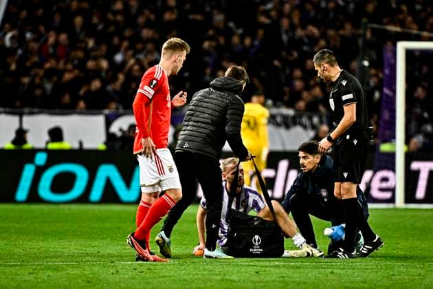 Blessure de M Desler (tfc) FOOTBALL : Toulouse vs Benfica - 16eme de Finale Match Retour Europa League - Toulouse - 22 02 2024 ThierryBreton Panoramic 