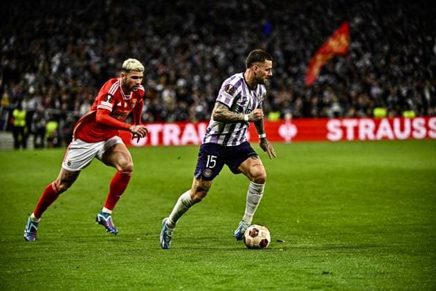 A. Donnum (tfc) vs Morato (ben) FOOTBALL : Toulouse vs Benfica - 16eme de Finale Match Retour Europa League - Toulouse - 22 02 2024 ThierryBreton Panoramic 