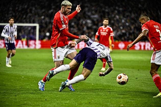 A. Donnum (tfc) vs Morato (ben) FOOTBALL : Toulouse vs Benfica - 16eme de Finale Match Retour Europa League - Toulouse - 22 02 2024 ThierryBreton Panoramic 