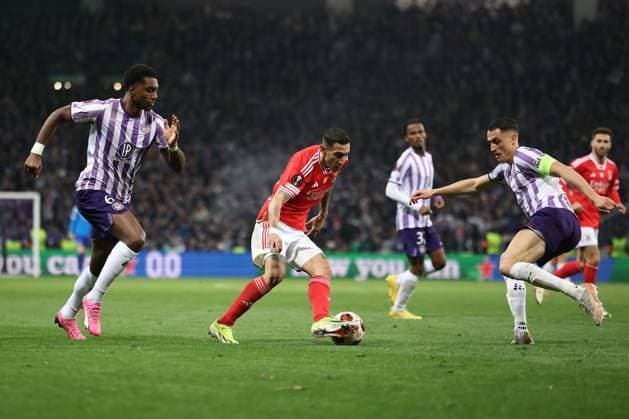 Toulouse Stadium de Toulouse, 22 02 2024 UEFA Europa League Play off Toulouse FC S L Benfica v l , Logan Costa Toulouse FC , Angel di Maria S L Benfica , Vincent Sierro Toulouse FC Copyright: JoaquimxFerreira