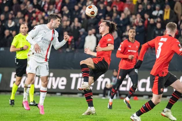 Christian Pulisic (AC Milan) Arthur Theate (Stade Rennais) FOOTBALL : Stade Rennais x AC Milan - Ligue Europa - Barrage retour - 22 02 2024 BaptisteAutissier Panoramic 