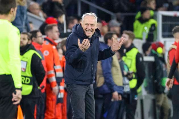 Christian Streich SC Freiburg, Coach , Gesture, gestures, gesticulates , Football, UEFA Europa League, Play off 2 match, 2023 2024, SC Freiburg vs RC Lens, 22 02 2024, Europa Park Stadion , Freiburg im Breisgau, Germany Freiburg im Breisgau Europa Park Stadion Baden Wuerttemberg Germany Copyright: xGrantxHubbsx