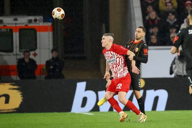 Roland Sallai SC Freiburg, 22 and Ruben Aguilar RC Lens, 02 fighting for the ball , Football, UEFA Europa League, Play off 2 match, 2023 2024, SC Freiburg vs RC Lens, 22 02 2024, Europa Park Stadion , Freiburg im Breisgau, Germany Freiburg im Breisgau Europa Park Stadion Baden Wuerttemberg Germany Copyright: xGrantxHubbsx