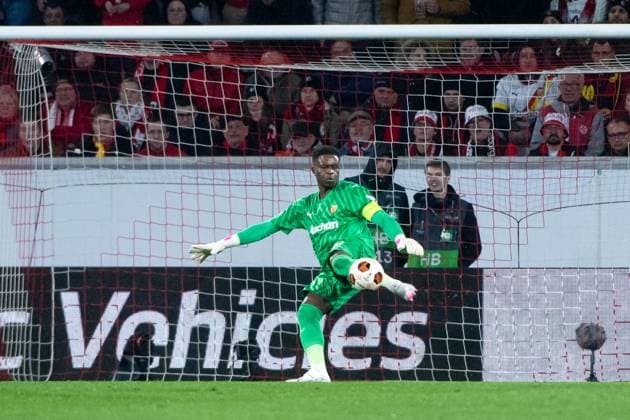 Brice Samba RC Lens, 30 on the ball, GER, SC Freiburg vs RC Lens, Football UEFA Europa League, Playoff Intermediate Round second leg, 2023 2024 season, 22 02 2024 GER, SC Freiburg vs RC Lens, Football UEFA Europa League, Playoff Intermediate Round second leg, 2023 2024 season, 22 02 2024 Freiburg Copyright: xEibner-Pressefoto Memmlerx EP_MMR
