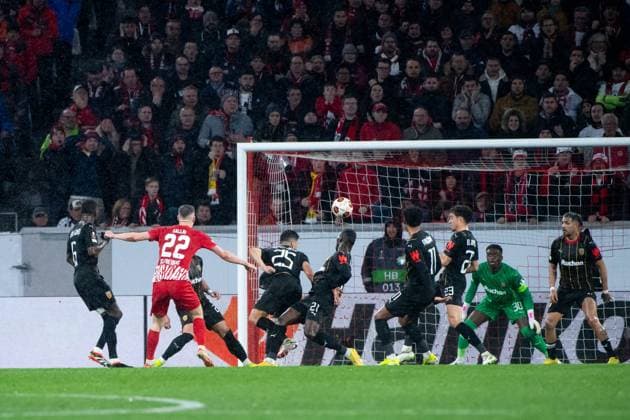 Roland Sallai SC Freiburg, 22 scores the goal to equalize 2 2, GER, SC Freiburg vs RC Lens, Football UEFA Europa League, Playoff Intermediate Round second leg, 2023 2024 season, 22 02 2024 GER, SC Freiburg vs RC Lens, Football UEFA Europa League, Playoff Intermediate Round second leg, 2023 2024 season, 22 02 2024 Freiburg Copyright: xEibner-Pressefoto Memmlerx EP_MMR