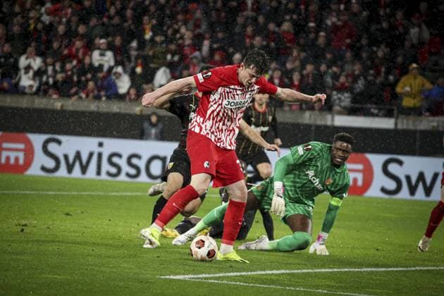 SAMBA BRICE 30 ET MICHAEL GREGORITSCH 38 BUT FOOTBALL : UEFA Europa League. SC Freibourg - RC Lens -22 02 2024 ElyxandroCegarra Panoramic 
