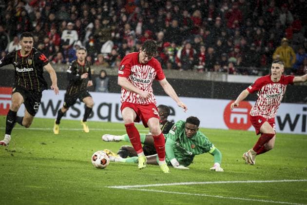 SAMBA BRICE 30 ET MICHAEL GREGORITSCH 38 BUT FOOTBALL : UEFA Europa League. SC Freibourg - RC Lens -22 02 2024 ElyxandroCegarra Panoramic 