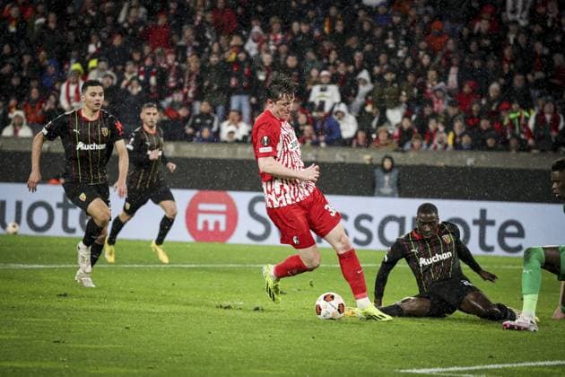 SAMBA BRICE 30 ET MICHAEL GREGORITSCH 38 BUT FOOTBALL : UEFA Europa League. SC Freibourg - RC Lens -22 02 2024 ElyxandroCegarra Panoramic 