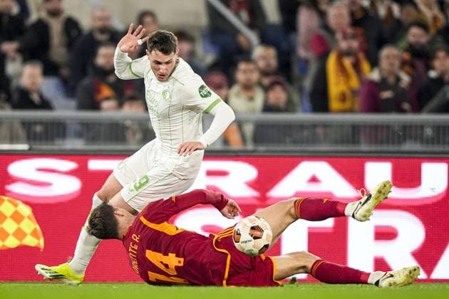 UEFA Europa League: AS Roma v Feyenoord Rome - Santiago Gimenez of Feyenoord, Diego Llorente of AS Roma during the 2nd leg of the UEFA Europa League Knockout Round Play-offs between AS Roma v Feyenoord at Stadio Olympico on 22 February 2024 in Rome, Italia. Copyright: xTomxBodex