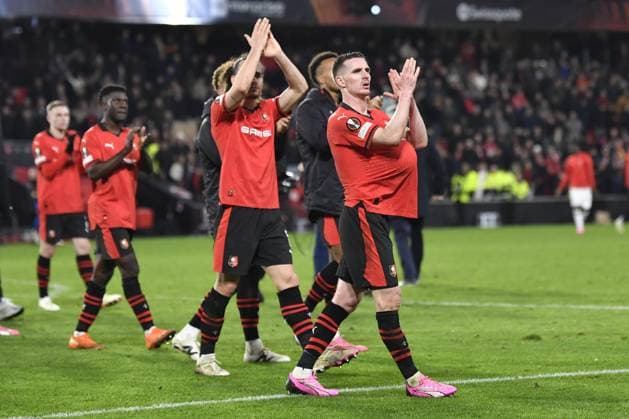 Rennes Milan AC PHOTOPQR OUEST FRANCE Thomas Brégardis Ouest-France ; Rennes ; 22 02 2024 ; Rennes Milan AC (Ligue Europa, 16eme de finale retour) Le tour d’honneur des joueurs de Rennes en fin de match, avec Benjamin Bourigeaud Thomas Brégardis Ouest-France Rennes Ille-et-Vilaine France  Copyright: xPHOTOPQR OUESTxFRANCE MAXPPPxThomasxBrégardisx xOuest-Francex 20240222OFR0486 20240222OFR0486