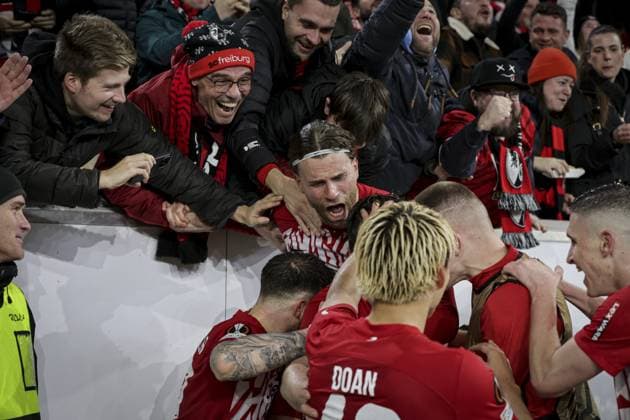 Joie des joueurs de l equipe SC Fribourg apres le but de MICHAEL GREGORITSCH 38 FOOTBALL : UEFA Europa League. SC Freibourg - RC Lens -22 02 2024 ElyxandroCegarra Panoramic 