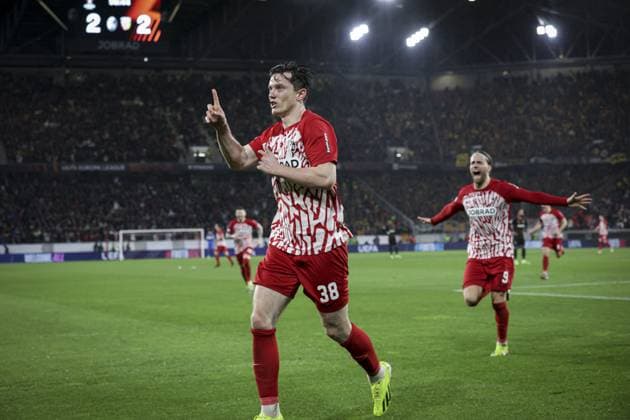 Joie des joueurs de l equipe SC Fribourg apres le but de MICHAEL GREGORITSCH 38 FOOTBALL : UEFA Europa League. SC Freibourg - RC Lens -22 02 2024 ElyxandroCegarra Panoramic 