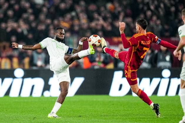 Sport Bilder des Tages UEFA Europa League: AS Roma v Feyenoord Rome - Lutsharel Geertruida of Feyenoord, Lorenzo Pellegrini of AS Roma during the 2nd leg of the UEFA Europa League Knockout Round Play-offs between AS Roma v Feyenoord at Stadio Olympico on 22 February 2024 in Rome, Italia. Copyright: xYannickxVerhoevenx