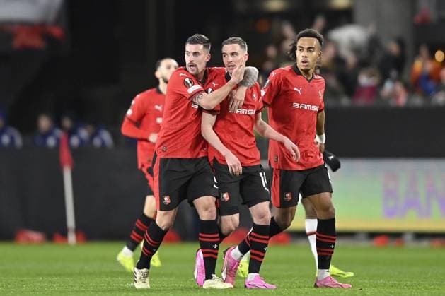 Stade Rennais - Milan AC PHOTOPQR OUEST FRANCE Thomas Brégardis Ouest-France ; Rennes ; 22 02 2024 ; Rennes Milan AC (Ligue Europa, 16eme de finale retour) La joie de Benjamin Bourigeaud après son premier but félicité par ses coéquipiers Thomas Brégardis Ouest-France Rennes Ille-et-Vilaine France  Copyright: xPHOTOPQR OUESTxFRANCE MAXPPPxThomasxBrégardisx xOuest-Francex 20240222OFR0534 20240222OFR0534