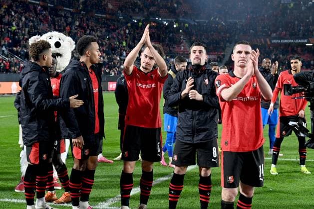 Stade Rennais - Milan AC PHOTOPQR OUEST FRANCE Marc OLLIVIER ; Rennes ; 22 02 2024 ; Benjamin Bourigeaud avec Arthur Theate et Baptiste Santamaria à la fin du match Stade Rennais - Milan AC Le match retour du quart de finale de la Ligue Europa entre le Stade Rennais et l AC Milan a lieu ce jeudi 22 février 2024 à Rennes. Rennes France  Copyright: xPHOTOPQR OUESTxFRANCE MAXPPPxMarcxOLLIVIERx 20240222OFR0543 20240222OFR0543