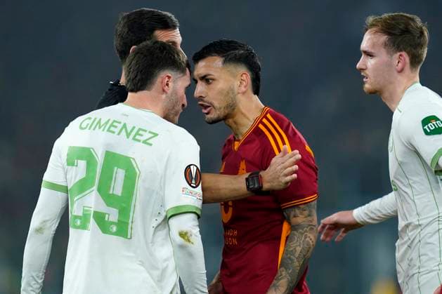 Santiago Gimenez of Feyenoord Rotterdam argue with Leandro Paredes of AS Roma during the UEFA Europa League match between AS Roma and Feyenoord at Stadio Olimpico Rome Italy on 22 February 2024. Rome Stadio Olimpico Rome Italy Copyright: xPhotoxSportxPicsx SP24-861-025