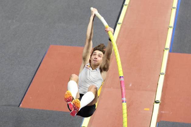 Bilder des Jahres 2024, Sport 02 Feburar Sport Themen der Woche KW08 Sport Bilder des Tages ALL STAR PERCHE Thierry Larret MAXPPP. Athletisme. Meeting indoor : ALL STAR PERCHE, organise par Renaud Lavillenie. Le 22 fevrier 2024, Maison des sports de Clermont-Ferrand (63). Armand DUPLANTIS (SWE) Clermont-Ferrand (63) Maison des sports Puy de Dome Auvergne FRANCE  Copyright: xMAXPPPxThierryxLarretx TL_20240222_0031 0416117789st