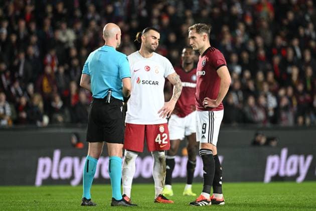 L-R Head referee Anthony Taylor, Abdulkerim Bardakci (Galatasaray) and Jan Kuchta (Sparta) during the Europa League 2nd round return leg match AC Sparta Prague vs Galatasaray Istanbul, Prague, February 22, 2024. (CTKxPhoto MichalxKamaryt) CTKPhotoP2024022209596  CTKPhotoP2024022209596