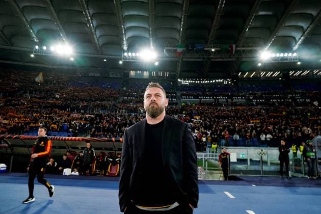 AS Roma v Feyenoord Rotterdam - UEFA Europa League Daniele De Rossi head coach of AS Roma looks on during the UEFA Europa Play-Off 2leg match between AS Roma and Feyenoord Rotterdam at Stadio Olimpico on Febraury 22, 2024 in Rome, Italy. Rome Stadio Olimpico Rome Italy Copyright: xGiuseppexMaffiax UEL_Roma-Feyenoord_GM_220224_BRU6097