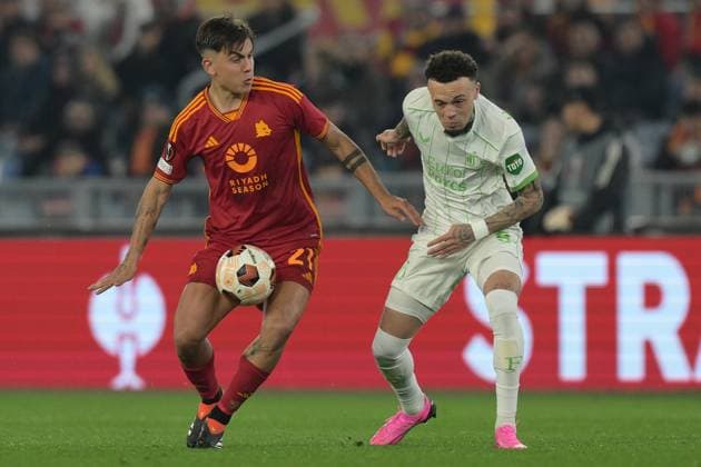 Foto Alfredo Falcone LaPresse 22 Febbraio 2023 - Roma, Italia - calcio - Roma vs Feyenoord - Uefa Europa League 2023-2024 - Stadio Olimpico di Roma. Nella foto:Paulo Dybala (21 AS Roma) Quilindschy Hartman (Feyenoord) Foto Alfredo Falcone LaPresse February 22, 2023 Rome, Italy - sport, soccer - Roma vs Feyenoord - Uefa Europe League 2023-2024 - Olimpic Stadium in Rome. In the pic:Paulo Dybala (21 AS Roma) Quilindschy Hartman (Feyenoord)  Copyright: xAlfredoxFalcone LaPressex