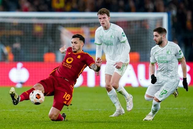 AS Roma v Feyenoord Rotterdam - UEFA Europa League Leandro Paredes of AS Roma during the UEFA Europa Play-Off 2leg match between AS Roma and Feyenoord Rotterdam at Stadio Olimpico on Febraury 22, 2024 in Rome, Italy. Rome Stadio Olimpico Rome Italy Copyright: xGiuseppexMaffiax UEL_Roma-Feyenoord_GM_220224_LIA9809