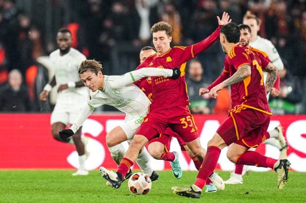 UEFA Europa League: AS Roma v Feyenoord Rome - Ayase Ueda of Feyenoord, Tommaso Baldanzi of AS Roma during the 2nd leg of the UEFA Europa League Knockout Round Play-offs between AS Roma v Feyenoord at Stadio Olympico on 22 February 2024 in Rome, Italia. Copyright: xYannickxVerhoevenx