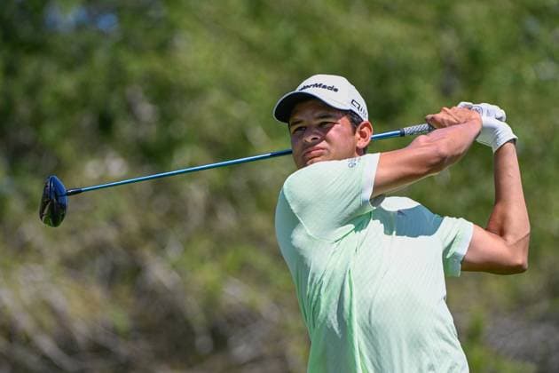 VALLARTA, - FEBRUARY 22: Omar Morales(a) (MEX) watches his tee shot on 16 during Rd1 of the Mexico Open at Vidanta on February 22, 2024 in Puerto Vallarta, Mexico. (Photo by Ken Murray Icon Sportswire) GOLF: FEB 22 PGA, Golf Herren Mexico Open at Vidanta EDITORIAL USE ONLY Icon2402220331