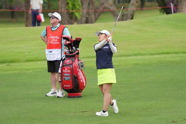 Honda LPGA, Golf Damen Thailand 2024 Round 2 Ayaka Furue of Japan is playing her approach shot during the second round of the Honda LPGA Thailand 2024 at Siam Country Club Old Course in Chonburi, Thailand, on February 23, 2024. Chonburi Thailand  Copyright: xVachiraxVachirax originalFilename:kalong-hondalpg240222_npuT6.jpg
