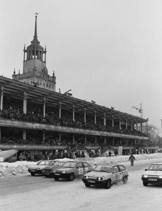 Moscow, USSR. Participants wait for the start of the traditional winter auto race for the prizes of Za Rulem (at the wheel) magazine at the Central Moscow Hippodrome. The event was organised by the Moscow City Club of the Voluntary Society for Assistance to the Army, Aviation and Navy (MCC DOSAAF) as part of the All-Union Defence Month. Alexander Yakovlev TASS  18836051