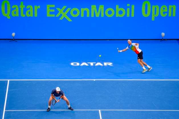 ATP, Tennis Herren Qatar Exxonmobil Open Tennis Tournament 2024 Jamie Murray from Great Britain and Michael Venus from New Zealand are competing against Ariel Behar from Uruguay and Adam Pavlasek from the Czech Republic in their doubles semifinal match at the ATP Qatar ExxonMobil Open tennis tournament at the Khalifa International Tennis Complex in Doha, Qatar, on February 23, 2024. DOHA Qatar  Copyright: xNoushadxThekkayilx originalFilename:varittyakkal-atpqatar240223_npBgy.jpg