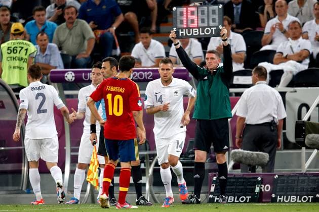 Onderwerp Subject: France - European Championship, EM, Europameisterschaft Reklame: Club Team Country: Spain Seizoen Season: 2012 FOTO PHOTO: Mathieu DEBUCHY (L) of France being substituted by Jeremy MENEZ (RR) of France and Florent MALOUDA (NOT ON PHOTO) of France being substituted by Samir NASRI (R) of France. (Photo by PICS UNITED) DONETSK UKRAINE Content not available for redistribution in The Netherlands directly or indirectly through any third parties. Copyright: xBSRxAgencyx 12690623X2I1476