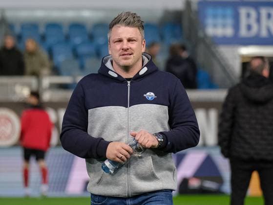 Lukas Kwasniok SC Paderborn 07, Coach , GER, SV Wehen Wiesbaden vs SC Paderborn 07, Football, 2 Bundesliga, Matchday 23, Season 2023 2024, 23 02 2024 DFL REGULATIONS PROHIBIT ANY USE OF PHOTOGRAPHS AS IMAGE SEQUENCES AND OR QUASI VIDEO GER, SV Wehen Wiesbaden vs SC Paderborn 07, Football, 2 Bundesliga, Matchday 23, Season 2023 2024, 23 02 2024 Wiesbaden Copyright: xEibner-Pressefoto FlorianxWieganx EP_FWD