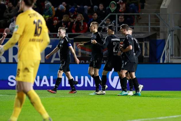 23 02 2024, xavx, Fußball 2 Bundesliga, SV Wehen Wiesbaden SC Paderborn 07 emspor, v l celebrate the goal, Der Torjubel zum 1 1 durch Koen Kostons SC Paderborn 07 DFL DFB REGULATIONS PROHIBIT ANY USE OF PHOTOGRAPHS as IMAGE SEQUENCES and or QUASI VIDEO Wiesbaden