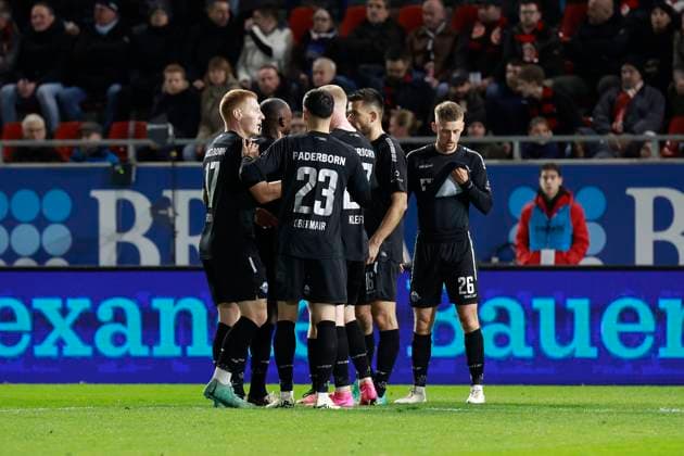 23 02 2024, xavx, Fußball 2 Bundesliga, SV Wehen Wiesbaden SC Paderborn 07 emspor, v l celebrate the goal, Der Torjubel zum 1 1 durch Koen Kostons SC Paderborn 07 DFL DFB REGULATIONS PROHIBIT ANY USE OF PHOTOGRAPHS as IMAGE SEQUENCES and or QUASI VIDEO Wiesbaden