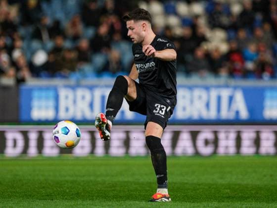 Marcel Hoffmeier SC Paderborn 07, 33 on the ball, GER, SV Wehen Wiesbaden vs SC Paderborn 07, Football, 2 Bundesliga, Matchday 23, Season 2023 2024, 23 02 2024 DFL REGULATIONS PROHIBIT ANY USE OF PHOTOGRAPHS AS IMAGE SEQUENCES AND OR QUASI VIDEO GER, SV Wehen Wiesbaden vs SC Paderborn 07, Football, 2 Bundesliga, Matchday 23, Season 2023 2024, 23 02 2024 Wiesbaden Copyright: xEibner-Pressefoto FlorianxWieganx EP_FWD