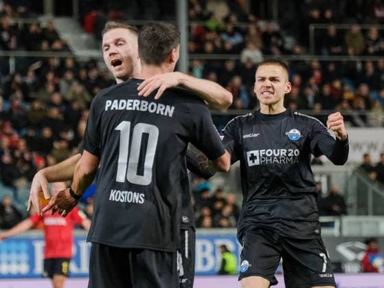 Pelle Boevink SC Paderborn 07, 01 , Robert Leipertz SC Paderborn 07, 12 and Filip Bilbija SC Paderborn 07, 07 celebrate the goal to 1 1, GER, SV Wehen Wiesbaden vs SC Paderborn 07, Football, 2 Bundesliga, Matchday 23, Season 2023 2024, 23 02 2024 DFL REGULATES PROHIBIT ANY USE OF PHOTOGRAPHS AS IMAGE SEQUENCES AND OR QUASI VIDEO GER, SV Wehen Wiesbaden vs SC Paderborn 07, Football, 2 Bundesliga, Matchday 23, Match time 2023 2024, 23 02 2024 Wiesbaden Copyright: xEibner-Pressefoto FlorianxWieganx EP_FWD