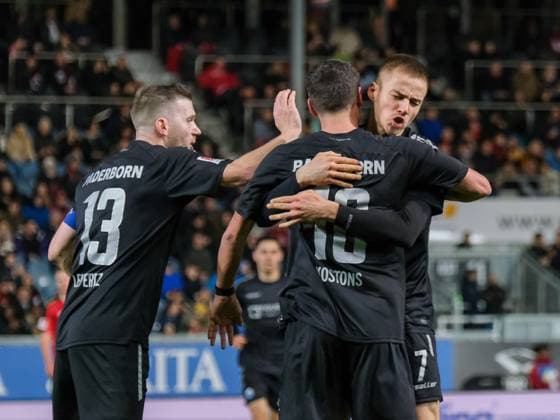 Pelle Boevink SC Paderborn 07, 01 , Robert Leipertz SC Paderborn 07, 12 and Filip Bilbija SC Paderborn 07, 07 celebrate the goal to 1 1, GER, SV Wehen Wiesbaden vs SC Paderborn 07, Football, 2 Bundesliga, Matchday 23, Season 2023 2024, 23 02 2024 DFL REGULATES PROHIBIT ANY USE OF PHOTOGRAPHS AS IMAGE SEQUENCES AND OR QUASI VIDEO GER, SV Wehen Wiesbaden vs SC Paderborn 07, Football, 2 Bundesliga, Matchday 23, Match time 2023 2024, 23 02 2024 Wiesbaden Copyright: xEibner-Pressefoto FlorianxWieganx EP_FWD