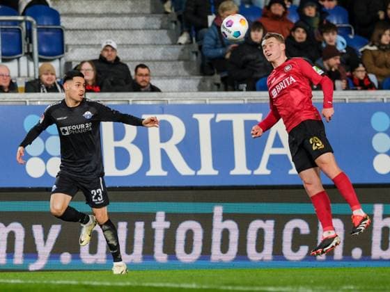 Lasse Guenther SV Wehen Wiesbaden, 29 , Raphael Obermair SC Paderborn 07, 23 , GER, SV Wehen Wiesbaden vs SC Paderborn 07, Soccer, 2 Bundesliga, Matchday 23, Season 2023 2024, 23 02 2024 DFL REGULATES PROHIBIT ANY USE OF PHOTOGRAPHS AS IMAGE SEQUENCES AND OR QUASI VIDEO GER, SV Wehen Wiesbaden vs SC Paderborn 07, Football, 2 Bundesliga, Matchday 23, Season 2023 2024, 23 02 2024 Wiesbaden Copyright: xEibner-Pressefoto FlorianxWieganx EP_FWD