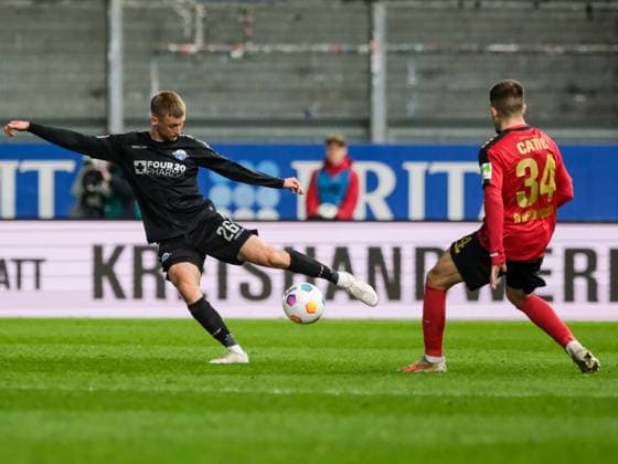Sebastian Klaas SC Paderborn 07, 26 , Amar Catic SV Wehen Wiesbaden, 34 , GER, SV Wehen Wiesbaden vs SC Paderborn 07, Football, 2 Bundesliga, Matchday 23, Season 2023 2024, 23 02 2024 DFL REGULATIONS PROHIBIT ANY USE OF PHOTOGRAPHS AS IMAGE SEQUENCES AND OR QUASI VIDEO GER, SV Wehen Wiesbaden vs SC Paderborn 07, Football, 2 Bundesliga, Matchday 23, Season 2023 2024, 23 02 2024 Wiesbaden Copyright: xEibner-Pressefoto FlorianxWieganx EP_FWD